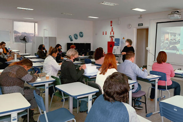 Reunião de profissionais do Projeto ECOAR no NAED Campinas